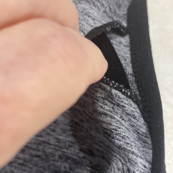 Bundle of 3 Sports Bras with removable pads and criss cross back - Picture 4 of 5